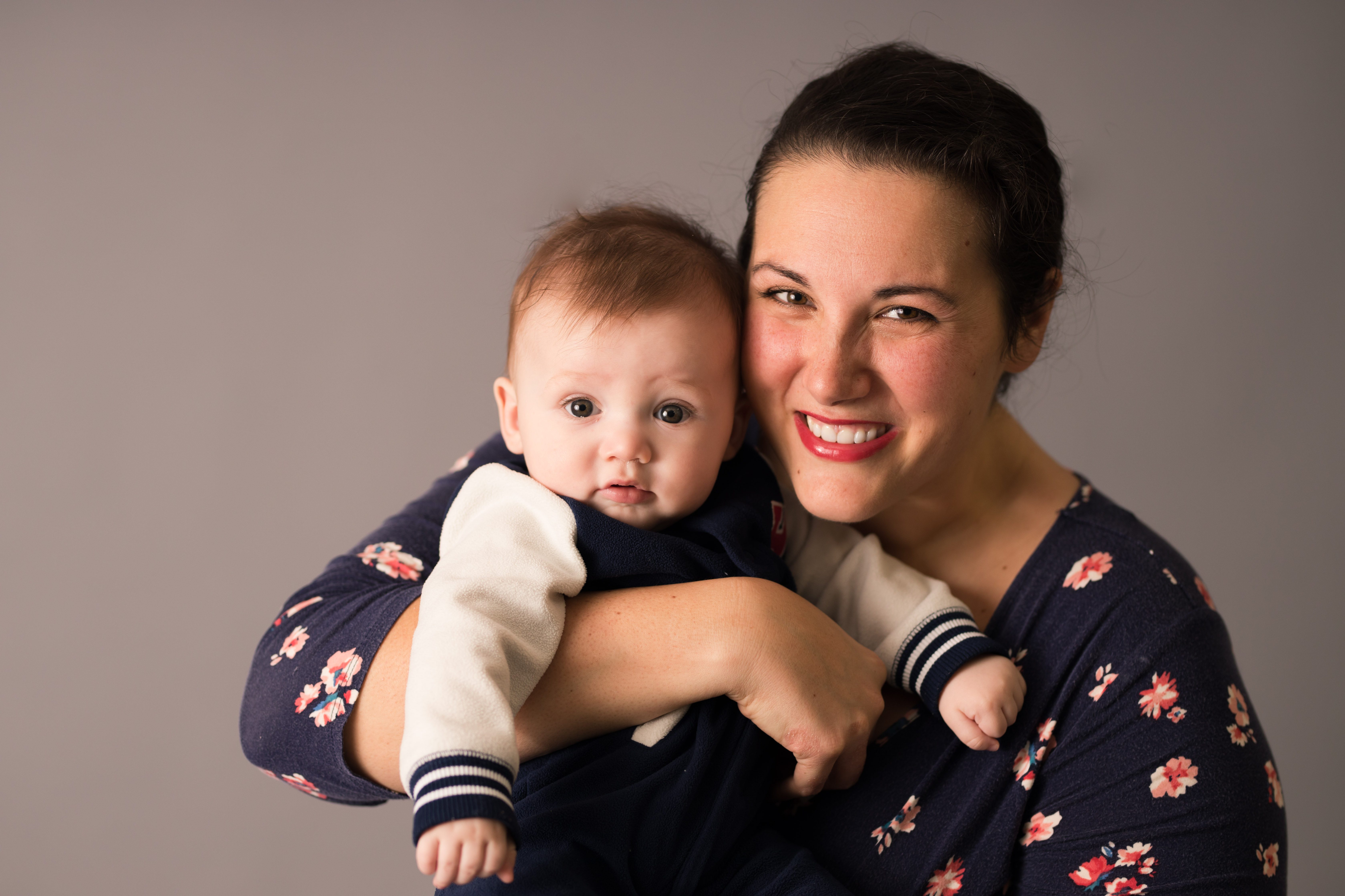mama and baby smiling youngstown ohio studio photography